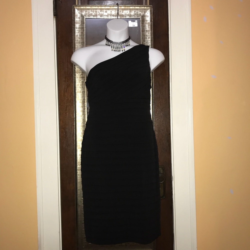 Classy black one shoulder-cocktail dress